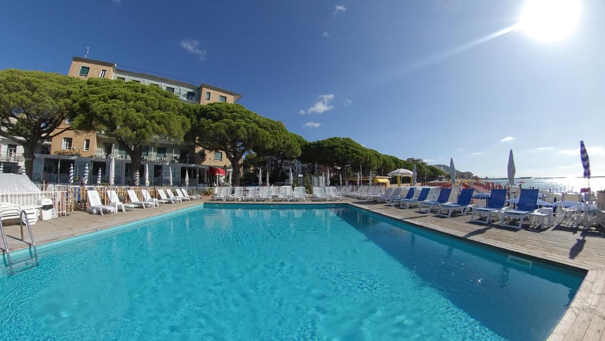 Hotel Mayola Mhotelsgroup San Bartolomeo Al Mare Extérieur photo
