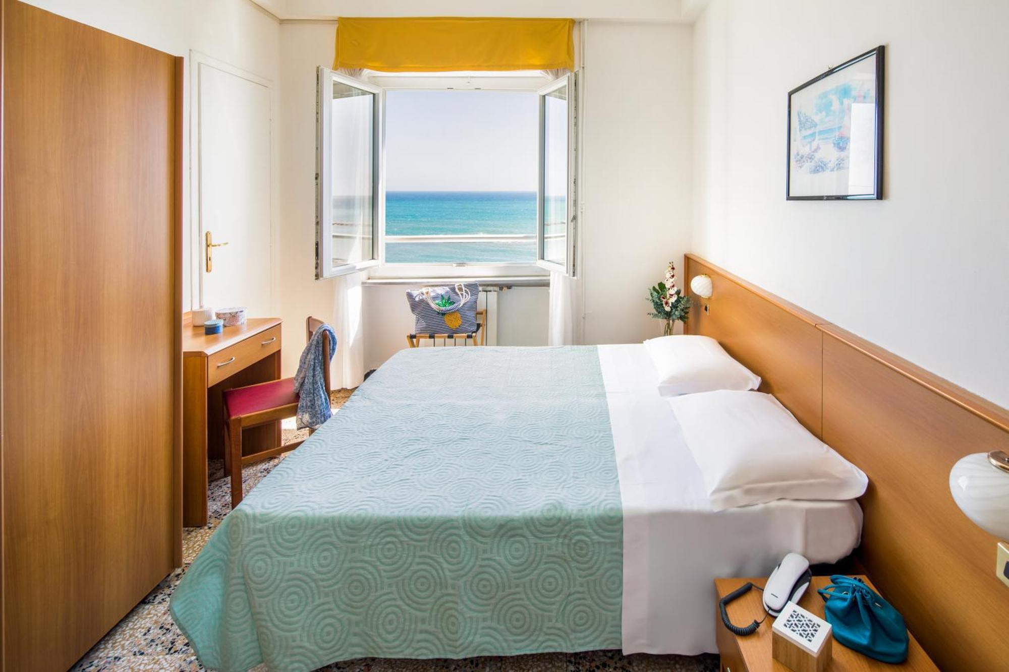 Hotel Mayola Mhotelsgroup San Bartolomeo Al Mare Extérieur photo